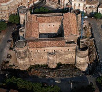 Ursino Castle Terrace Residence Catania Bagian luar foto